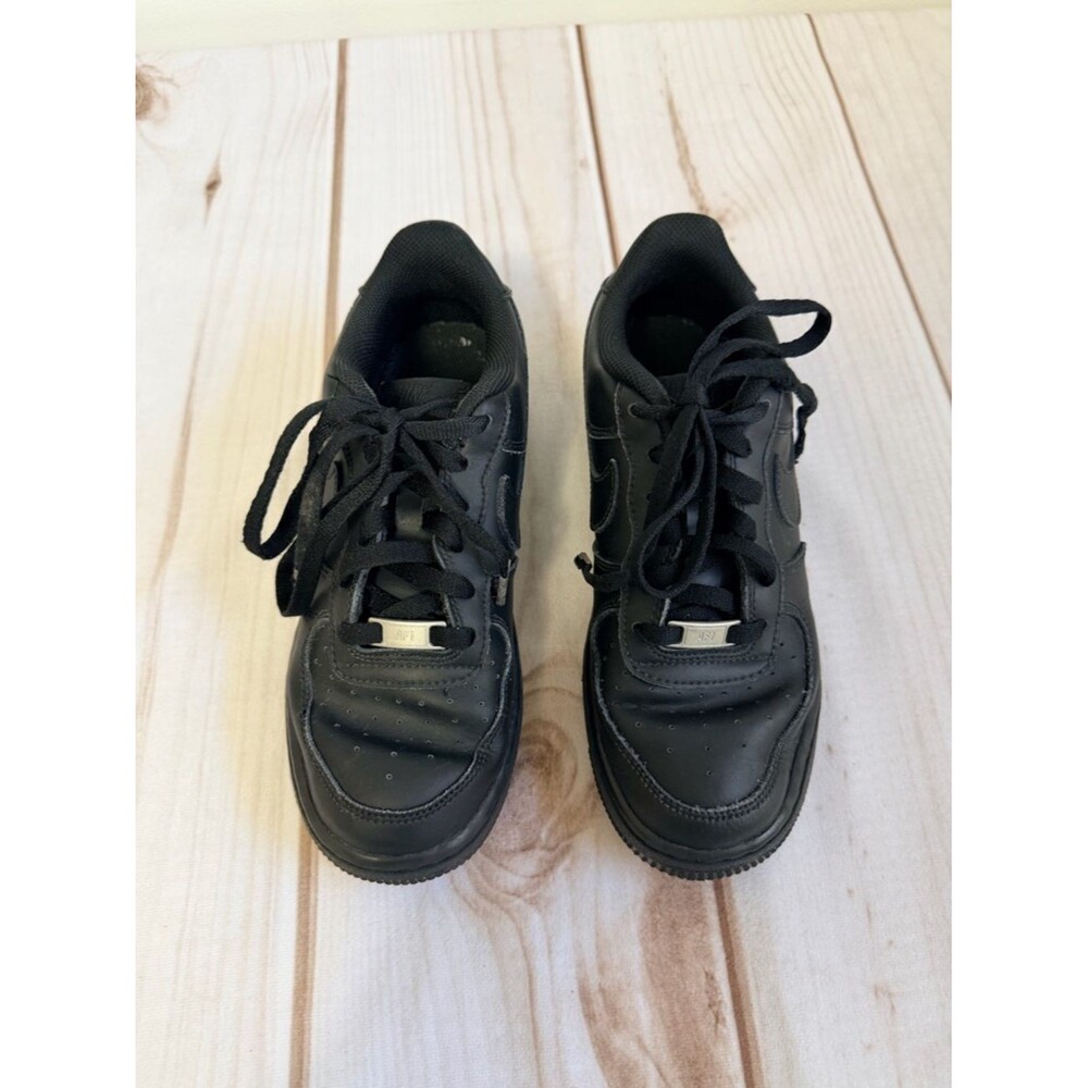 Nike Big Kids Triple Black Air Force 1 Tennis Shoes Size 6.5 Lace Up Uniform - Picture 2 of 9